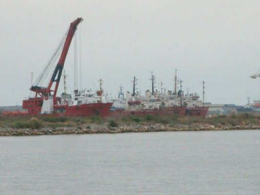 Un sudor din Portul Midia a fost prins între macara şi un alt obiect